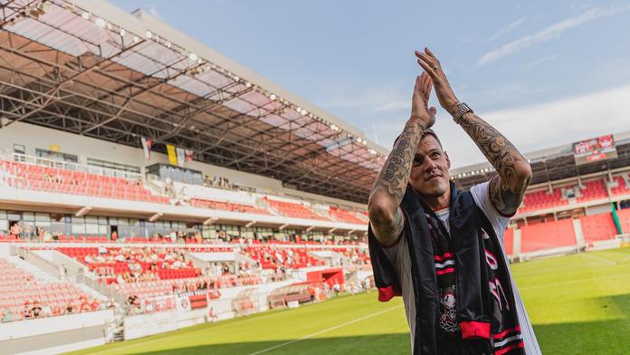 Škrtel se i nadále baví fotbalem! V osmé lize se blýskl výstavním gólem