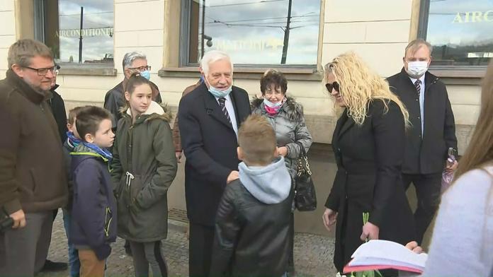 Klausovi konečně přišla pokuta za nenošení roušky! Odvolal se