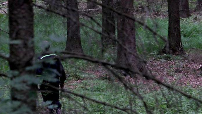 Matku naštvalo, že se jí narodila holčička, zaživa ji pohřbila v lese