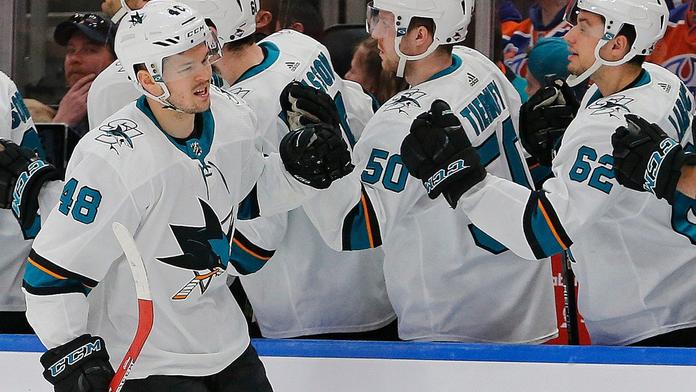 Hertl dvěma góly zařídil výhru San Jose! Opět se trefil i Faksa