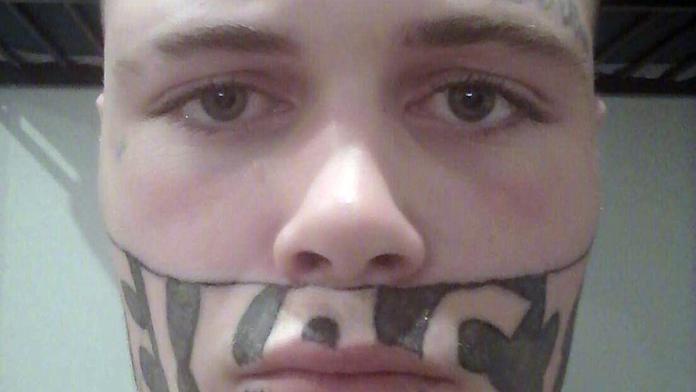 Muž si kvůli tetování nemohl najít práci. Teď dostal překvapivé místo