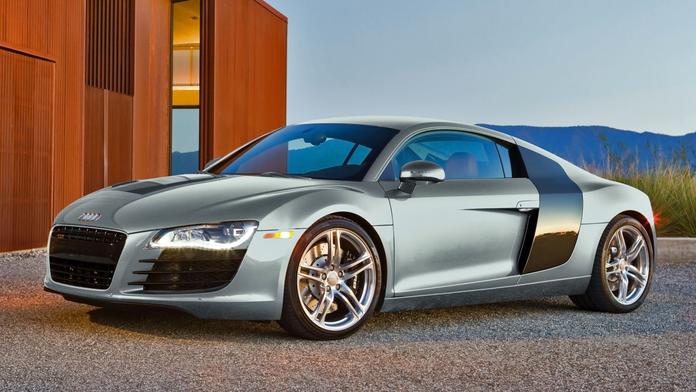 Audi R8 s pohonem zadních kol - víc koní a méně kilo