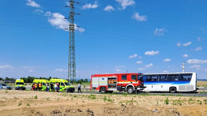 Nehoda autobusu a auta