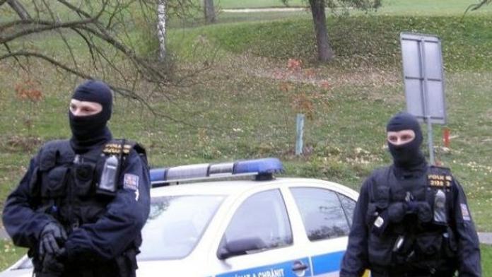 Muž tvrdil, že si jede vyřídit účty s mafií! Podle policie je nemocný