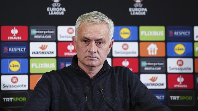 Mourinho si rýpl. V elitních klubech mu vadí trenéři bez zkušeností