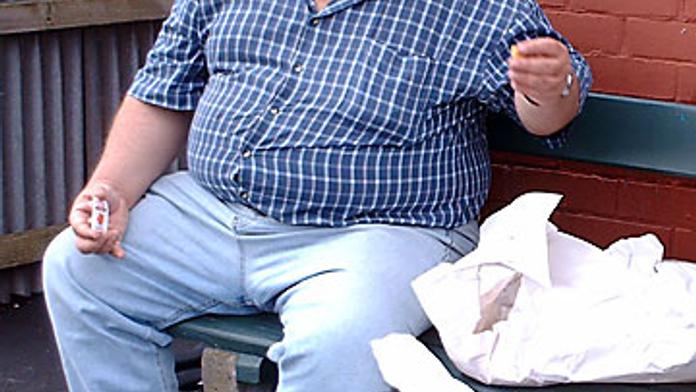 Tohoto muže vyhodili kvůli obezitě z práce, teď ho chtějí vykázat i ze země