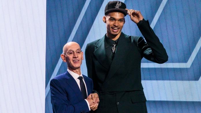 Wembanyama není tak vysoký, přiznali Spurs o obří jedničce draftu