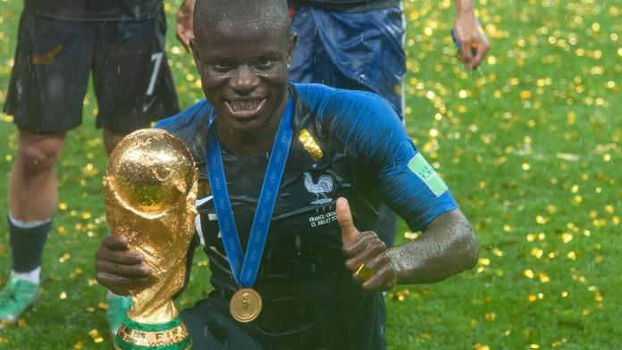 PSG má nový cíl: Chce přeplatit Kantého, jde do boje s Chelsea