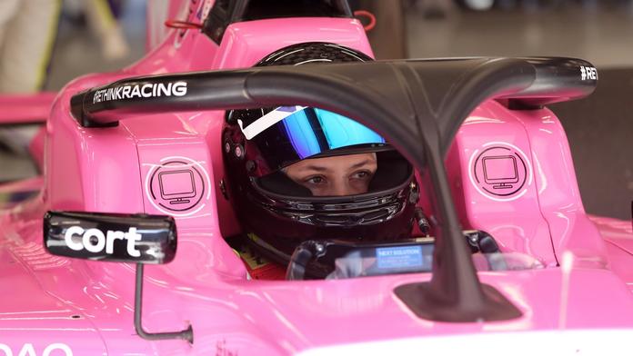 Velký úspěch. Česká závodnice míří do paddocku formule 1