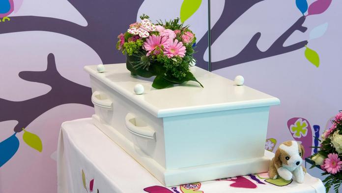 Tragický omyl lékaře. Holčička (3) se probudila na vlastním pohřbu
