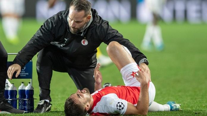 Slavia přišla o oporu! Hovorku čeká operace, v nemocnici byl i Souček