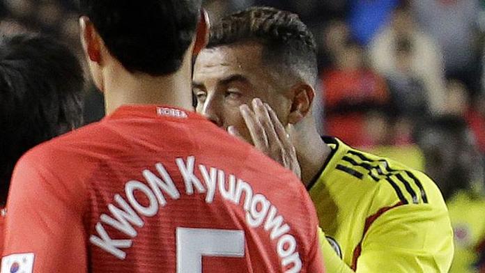 Fotbalista rasisticky urážel Asiata a schytal tvrdý trest. VIDEO