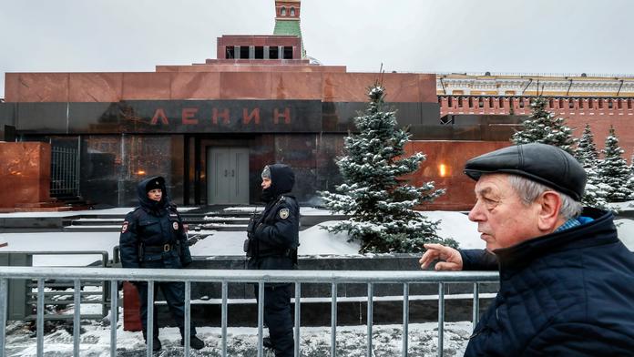 Pokusil se ukrást tělo Lenina. Opilého Rusa ale zadržela policie