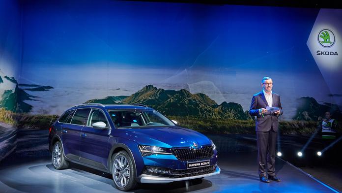 Velká změna s českou stopou. Šéfem Peugeotu je bývalý top manažer Škodovky