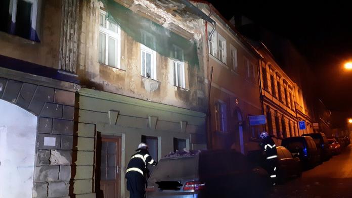 Rodina se dnes vrací z dovolené, mezitím se jim zřítil dům!