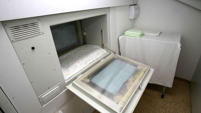 V kladenském babyboxu našli chlapečka v ručníku. Říkají mu Jan