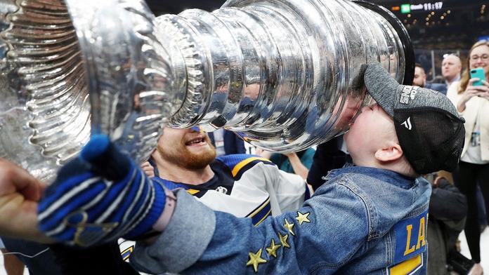 Stanley Cup vyhráli i pro Lailu. Letěla, i když doktoři kroutili hlavou