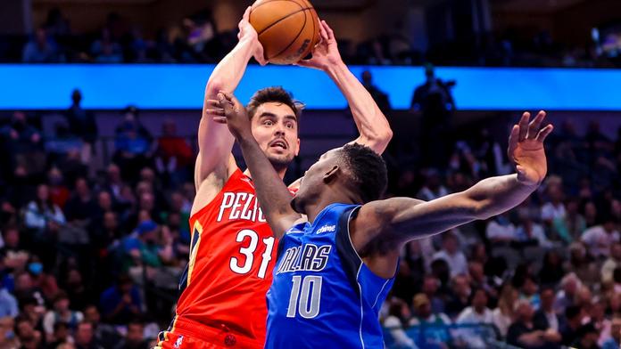 Satoranský pomohl k výhře Pelicans třemi body, Suns po 18  zápasech padli