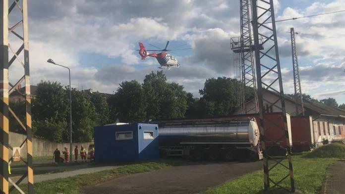 Mladíka v Ostravě vážně zranil elektrický proud, museli ho oživovat