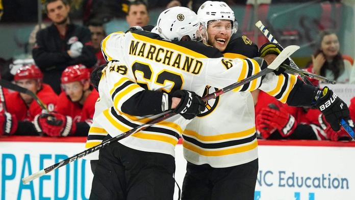 NHL: Pastrňák řádil, odměnou mu je hattrick Howea!