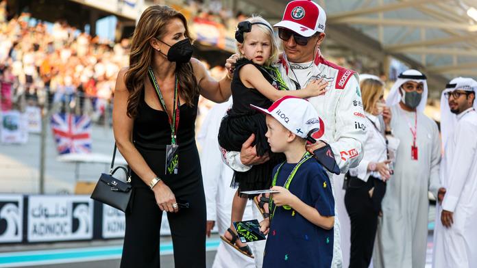 Šťastné chvíle pro hvězdu formule 1. Kimi Räikkönen očekává třetího potomka