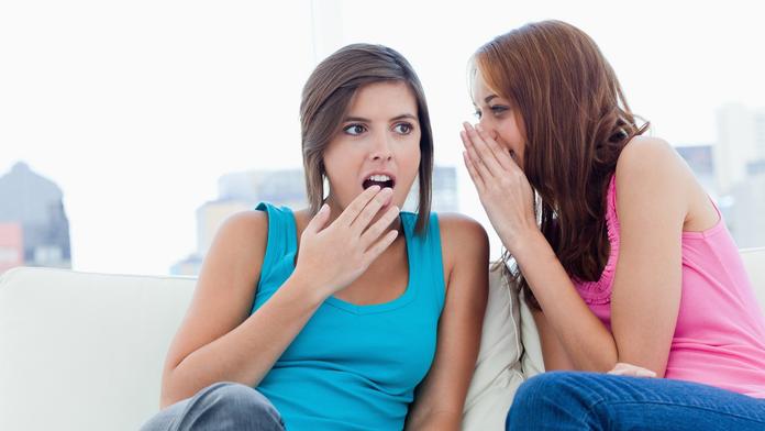 Ženy by měly s kamarádkami mluvit o sexu. Pomůže to i mužům