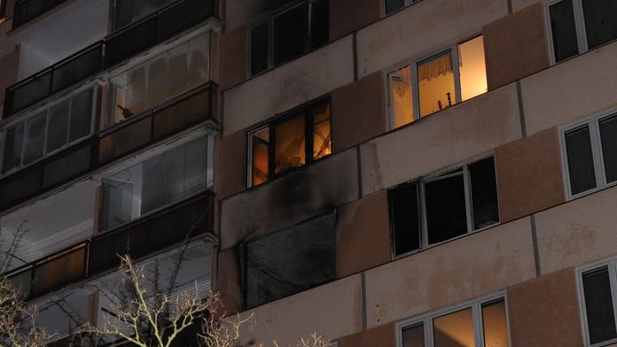 Myslela, že zvoní syn. Do bytu přišel expřítel a všechno zapálil!