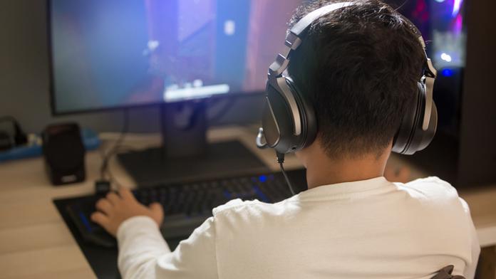 Chlapec z Hodonínska chtěl zabít vlastní matku! Zakázala mu internet