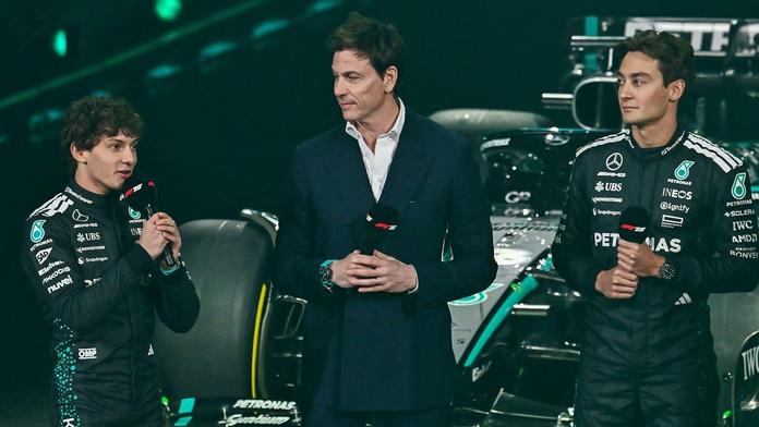 Luxusní problémy Mercedesu. Russell jede o svou budoucnost, ví Schumacher