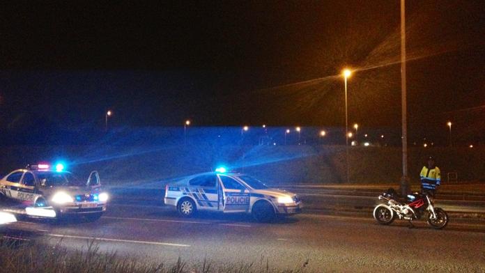 Pražským policistům ujížděl motorkář! Honička skončila nehodou!