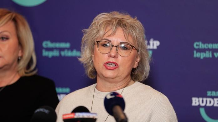 Policie obvinila Balaštíkovou ze zneužití pravomoci. Měla zasahovat do kontrol hygieniků