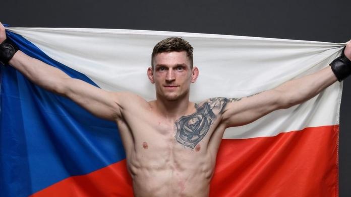Dvořákovi odpadl soupeř v UFC. Nahradí ho nováček z Austrálie