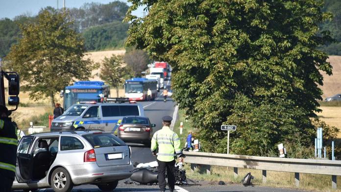 Smutná neděle: V Karviné zemřela chodkyně, na Třebíčsku motorkář