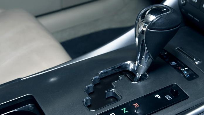 Pozor při koupi auta: Skryté vady v automatech se hodně prodraží