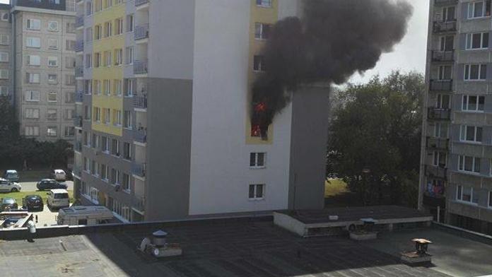 Požár bytu zabil v Poděbradech rodinu s dítětem. Nešlo jim pomoci