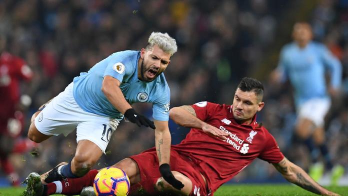 Stoper Liverpoolu to kosí i doma! Ostrým skluzem sundal vlastního syna