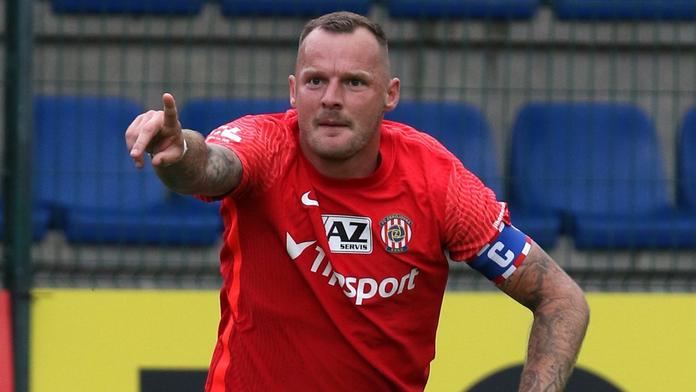 Bomba pro Duklu. Definitivně podepsala zkušeného kanonýra