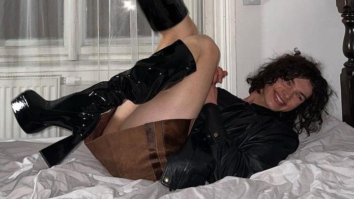 Nebinární český model prozradil, proč skončil se střední školou