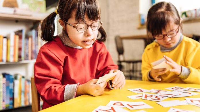 Na "úspory" doplatí postižené děti, tvrdí asociace speciálních pedagogů