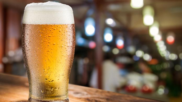 Češi přestávají chodit do hospod. Stále je tam ale láká zábava a pivo