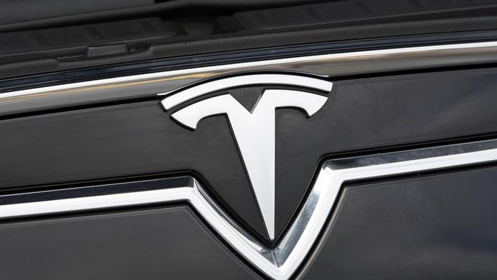 Manželství z rozumu. Fiat sbalil Teslu, aby se vyhnul obřím pokutám