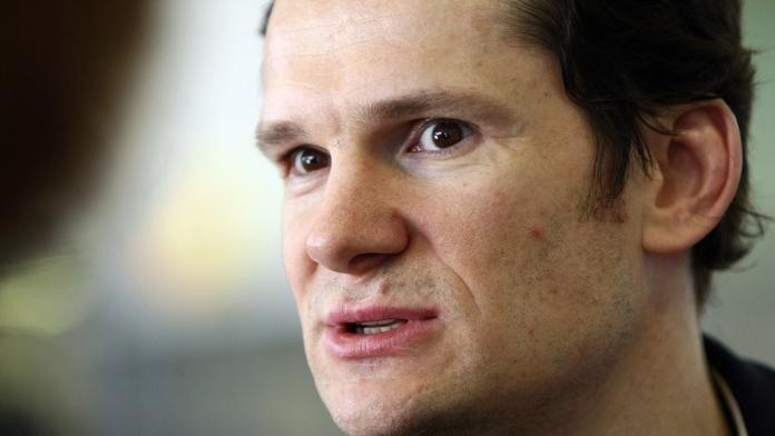 Eliáš v NHL asi přijde o derby. Je nemocný