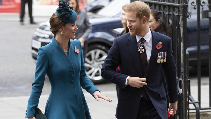 Vévodkyně Kate a princ Harry