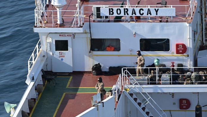 Francouzi obsadili tanker ruské stínové flotily. Zatkli jejího kapitána