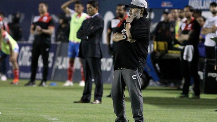 Maradona jako trenér v Mexiku končí, čekají ho dvě operace