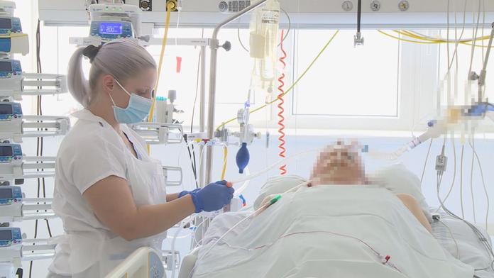 Místo vyšetření ho nemocnice poslala jinam. Za 3 dny muž s Covid-19 umřel