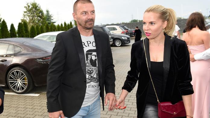 Řepka pod pantoflem: Už má zakázáno i mluvit do telefonu?