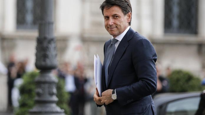 Itálie má nového premiéra. Stal se jím neznámý právník