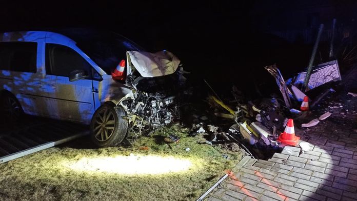 Masivní únik plynu vyhnal rodiny z domů. Způsobit ho měla nehoda mladistvého