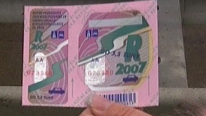 Obchodníci na Slovensku předražují české dálniční známky